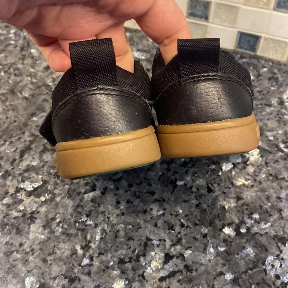 UGG Unisex-Child T Rennon Low Sneaker
